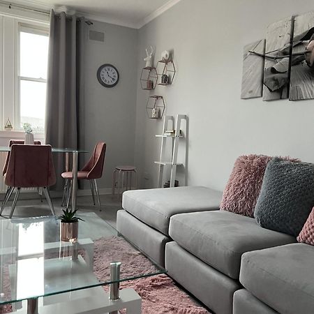 Captivating 2-Bed Apartment In Kirkcaldy Esterno foto