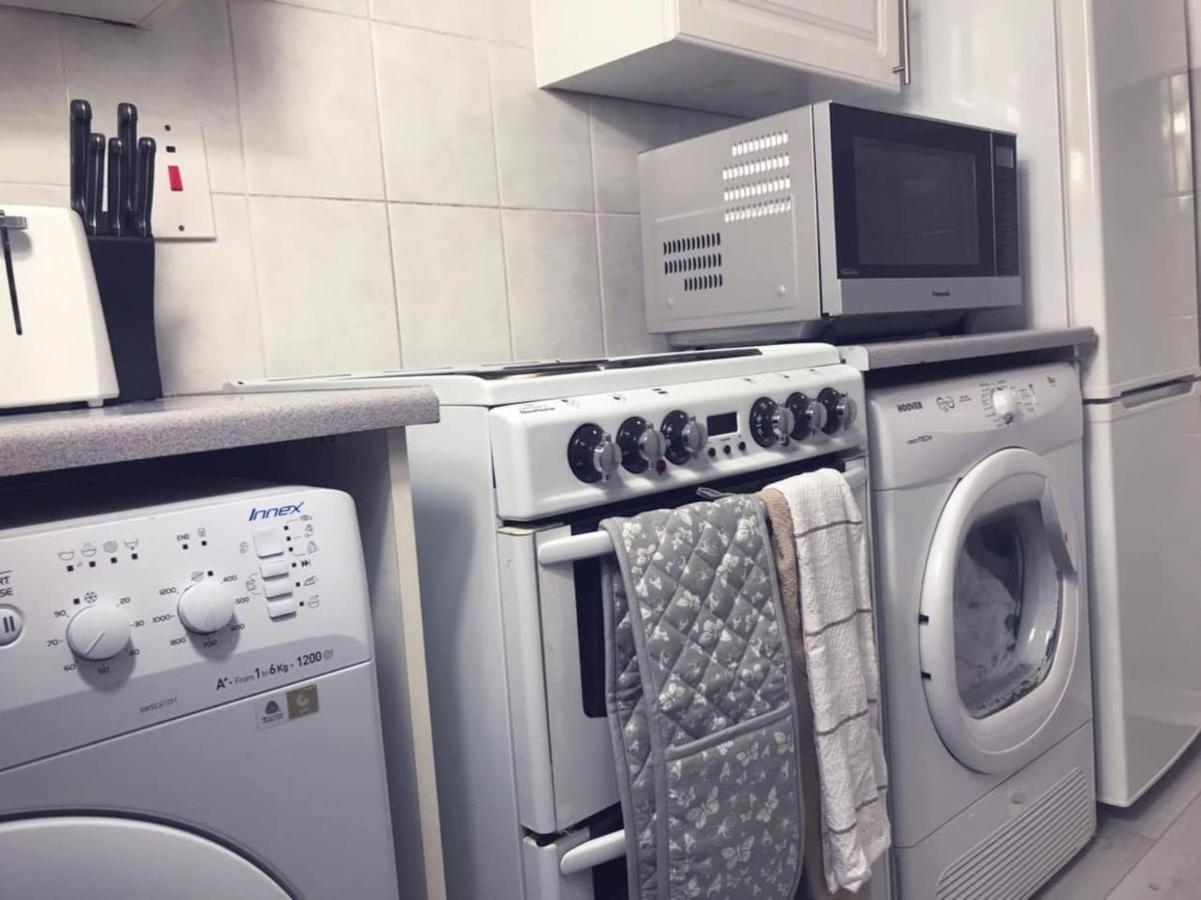 Captivating 2-Bed Apartment In Kirkcaldy Esterno foto