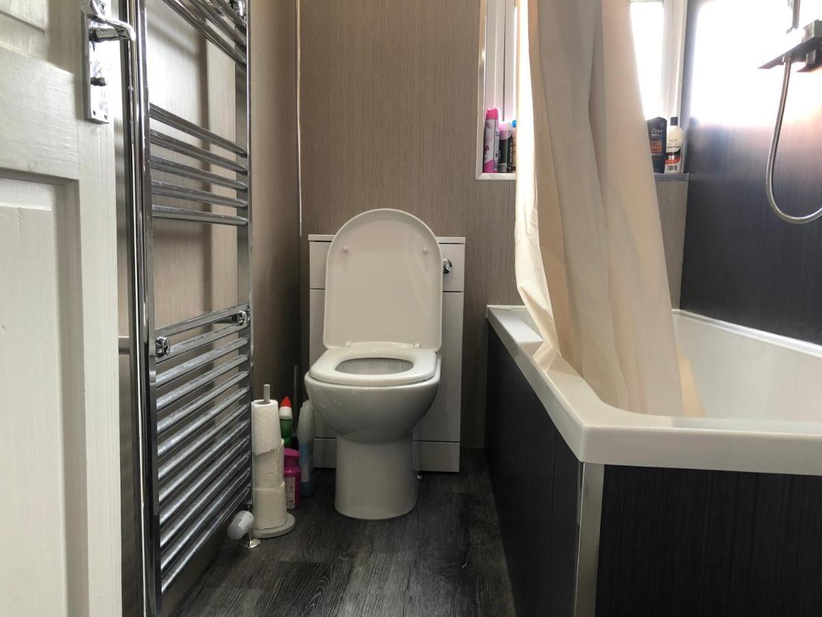 Captivating 2-Bed Apartment In Kirkcaldy Esterno foto