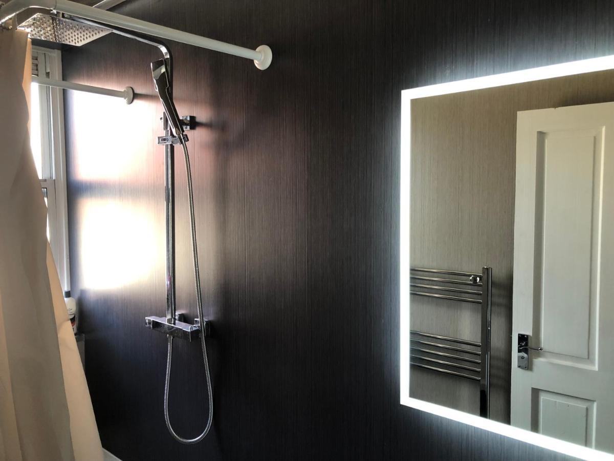 Captivating 2-Bed Apartment In Kirkcaldy Esterno foto