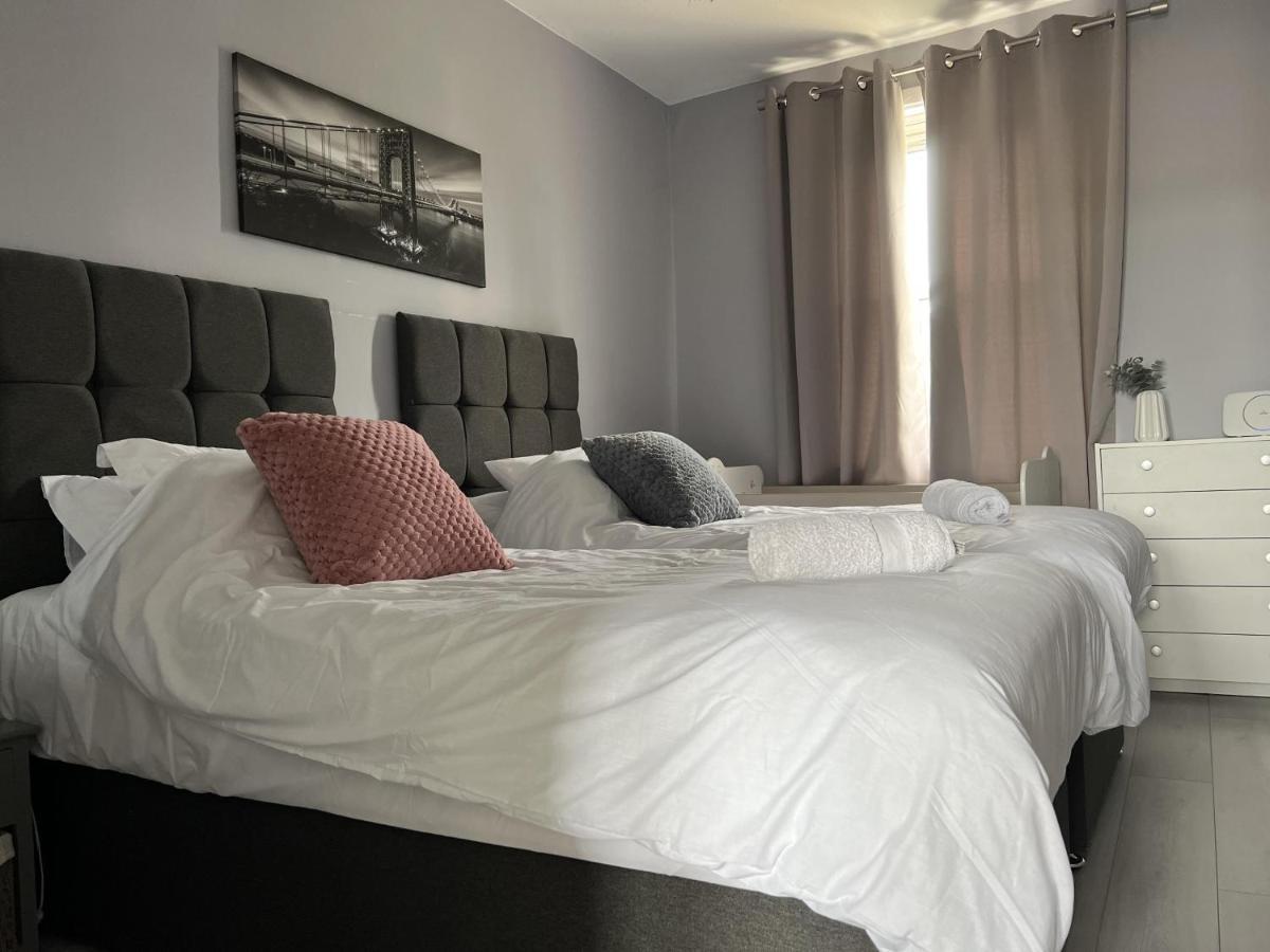 Captivating 2-Bed Apartment In Kirkcaldy Esterno foto